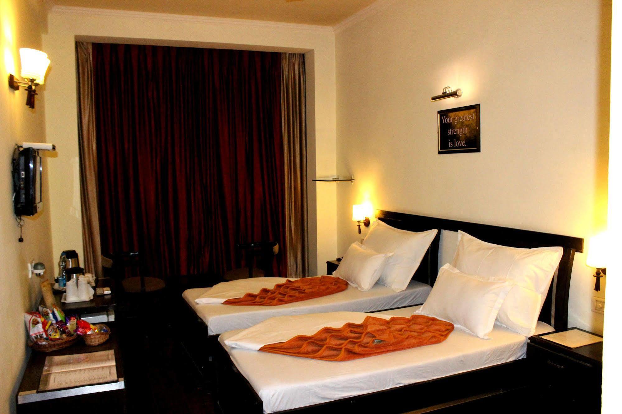 Hotel Hong Kong Inn Amritsar Exterior foto